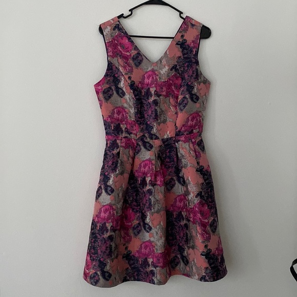 Versona Dresses & Skirts - Beautiful dress